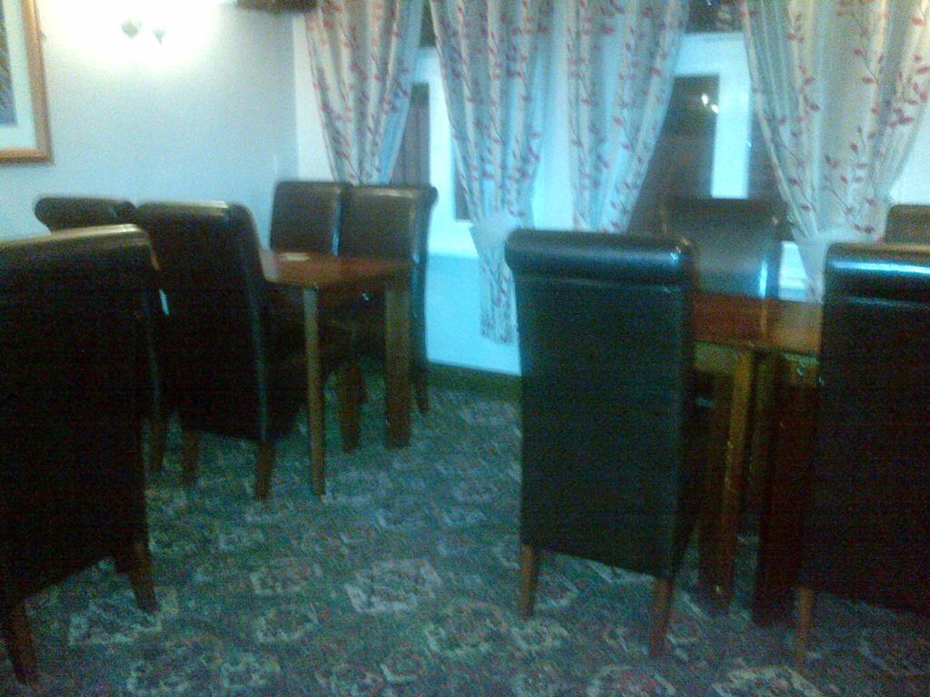 The Friar Tucks Hotel Глостър Екстериор снимка